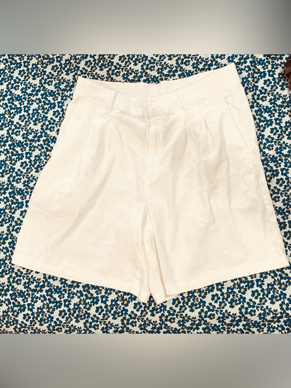 INC International Concepts Off-White High-Rise Flat Front Women's Shorts